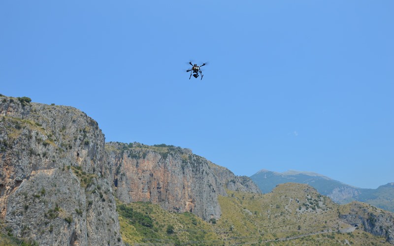 Volo con SAPR professionale Italdron